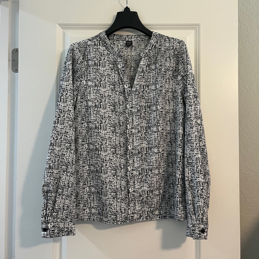 SHEIN size S black and white blouse, v-neck